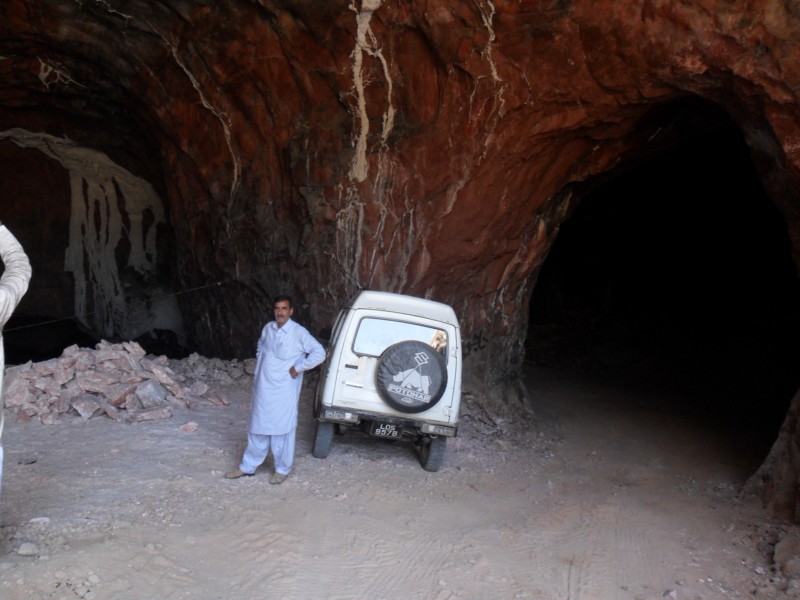 inside view himalayan salt mine